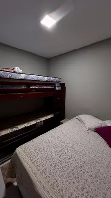 Uma cama ou camas num quarto em High Standard Apartment with Stunning Sea View