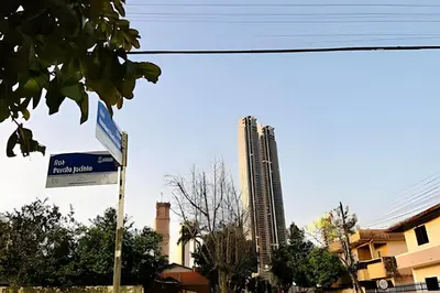O edifício onde o apartamento está situado