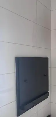 Uma televisão e/ou sistema de entretenimento em Casa em itapema fácil acesso e bem localizada