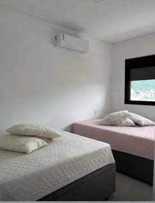 Uma cama ou camas num quarto em Apartamento 400 metro distancia da Praia de Palmas - Governador Celso Ramos