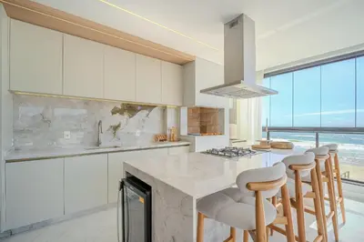 A cozinha ou kitchenette de Nascer do Amanhã | Frente Mar | 03 suítes