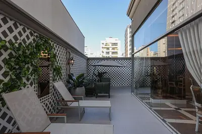 Uma varanda ou terraço em Apartamento em Meia Praia, 3 Suites, Completo