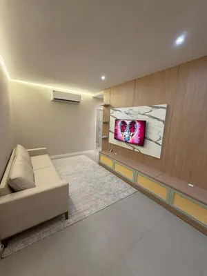 Uma televisão e/ou sistema de entretenimento em Apartamento em Meia Praia, 3 Suites, Completo