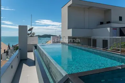 A piscina em ou perto de 306 - Ótima suíte em Excelente Localização- Praia de Bombinhas a 120m
