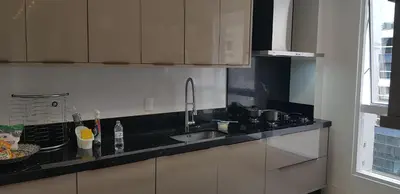 A cozinha ou kitchenette de Alto Padrão na Meia Praia com 3 Garagens, Ar e WiFi