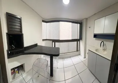 A cozinha ou kitchenette de Apartamento Lateral - Predio frente mar