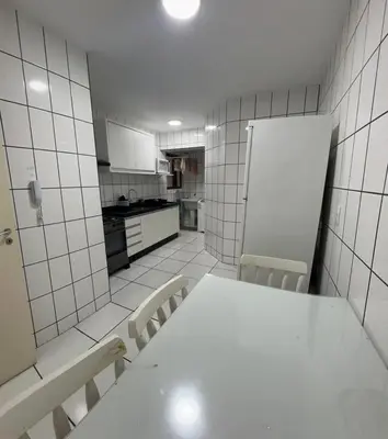 A cozinha ou kitchenette de Apartamento Lateral - Predio frente mar