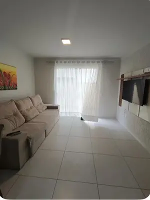 Uma área de estar em Apartamento térreo Canto Grande