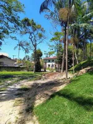 Um jardim no exterior de Doce Refúgio em Zimbros