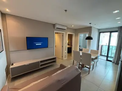Uma televisão e/ou sistema de entretenimento em Flat Itapema Perto do Mar - 1002