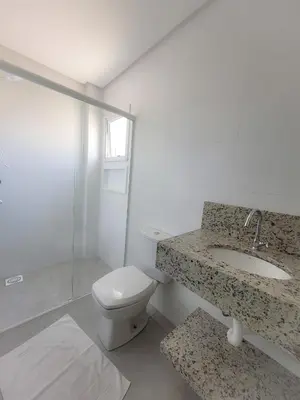 Uma casa de banho em Mariscal Flat Premium