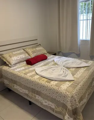 Uma cama ou camas num quarto em Apartamento térreo próximo Morro do Macaco e Centro Comercial 100m da Praia
