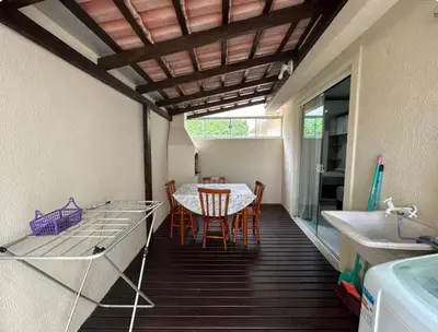 A planta de Apartamento térreo próximo Morro do Macaco e Centro Comercial 100m da Praia