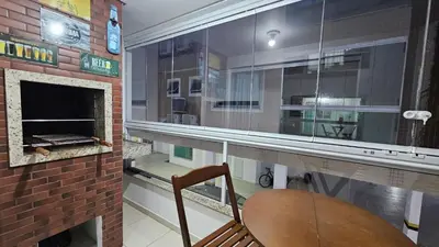 Uma televisão e/ou sistema de entretenimento em Apartamento Oasis de Palmas Seu paraiso na Praia