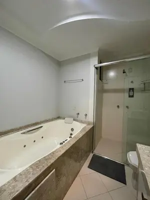Uma casa de banho em 3 suítes a poucos metros do MAR em Meia Praia!
