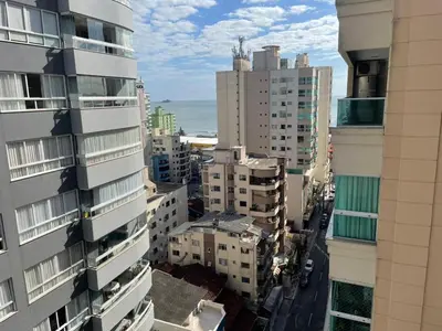 Uma vista geral de Itapema ou a vista da cidade a partir do apartamento