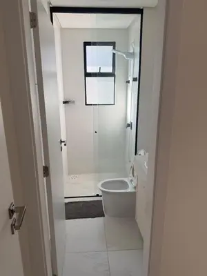 Uma casa de banho em Apto novo a 500 mt da praia