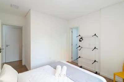 Uma cama ou camas num quarto em Aptos a 220 da Praia de Perequê próx. do Centro - ARFs