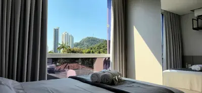 Uma vista geral da montanha ou uma vista da montanha a partir do apartamento