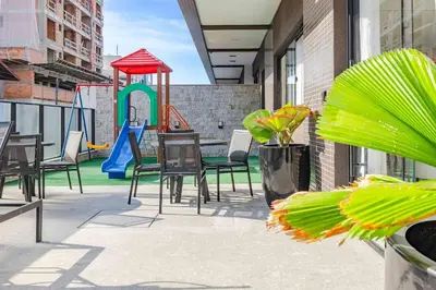 A planta de Belíssimo Apto a 120 metros do Mar com Piscina