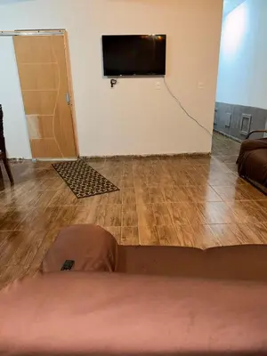Uma televisão e/ou sistema de entretenimento em Casa grande e confortável!