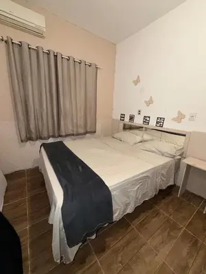 Uma cama ou camas num quarto em Casa grande e confortável!