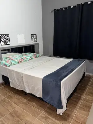Uma cama ou camas num quarto em Casa grande e confortável!