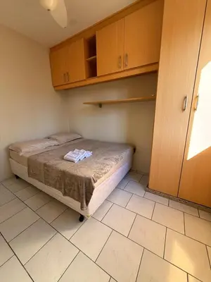 Uma cama ou camas num quarto em Apto Pé na areia - 30m do mar