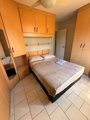 Uma cama ou camas num quarto em Apto Pé na areia - 30m do mar