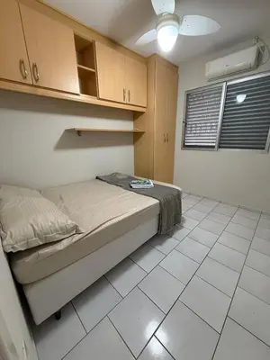 Uma cama ou camas num quarto em Apto Pé na areia - 30m do mar