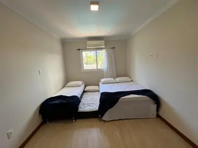 Uma cama ou camas num quarto em Casa da Mata - Casa grande com piscina em Mariscal