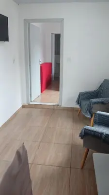 Uma área de estar em Flat 2