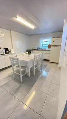 A cozinha ou kitchenette de Casa 200 metros do mar com churrasqueira