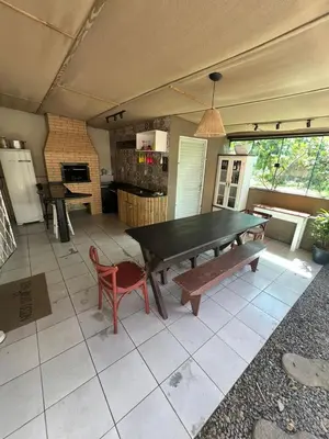 A cozinha ou kitchenette de 200 metros da praia com piscina
