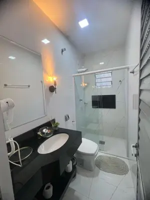 Uma casa de banho em 200 metros da praia com piscina