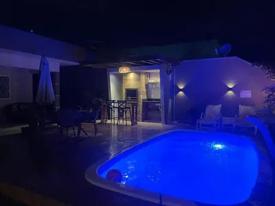 A piscina em ou perto de 200 metros da praia com piscina