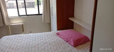 Uma cama ou camas num quarto em AP Edif california em Itapema 1 quadra do mar
