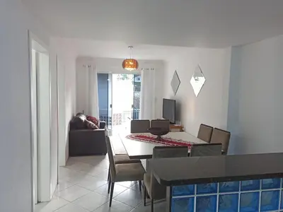 Uma área de estar em A poucos passos do mar, Casa em Ganchos de Fora