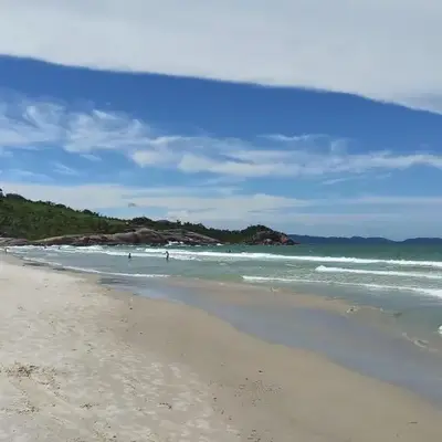 A poucos passos do mar