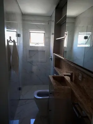 Uma casa de banho em Apartamento aconchegante 100 metros do mar