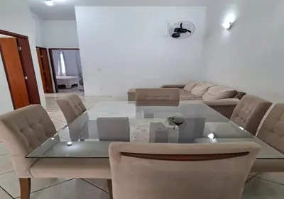 Uma área de estar em Casa em Palmas - 2 Min da Praia - Ideal para Família