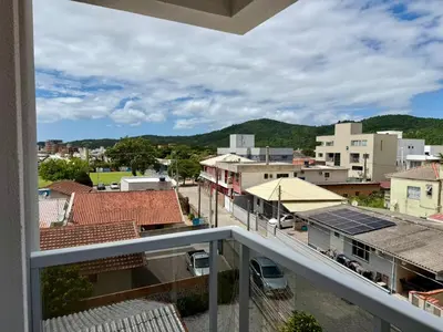Uma vista geral da montanha ou uma vista da montanha a partir do apartamento