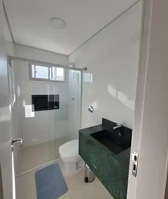 Uma casa de banho em Apto Corsário com Piscina á 100m Praia Palmas/SC