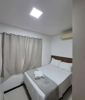 Uma cama ou camas num quarto em Apto Corsário com Piscina á 100m Praia Palmas/SC