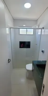 Uma casa de banho em Apto Corsário com Piscina á 100m Praia Palmas/SC