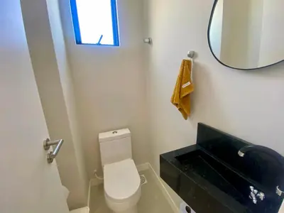 Uma casa de banho em Oceana Suites Porto Belo