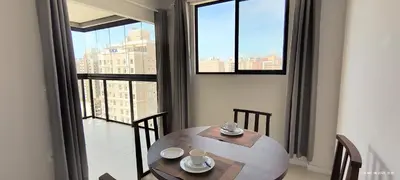 Uma cama ou camas num quarto em Apto 1 suite e 1 quarto, sacada com churrasqueira