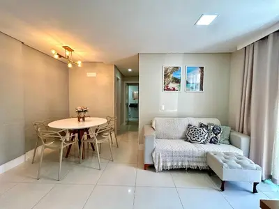 Uma área de estar em Reseidencial Porto Fino -