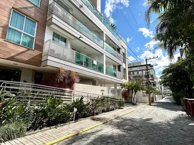 O edifício onde o apartamento está situado