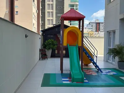 A área de jogos para crianças em 4 Suítes • Playground Privativo • Churrasqueira